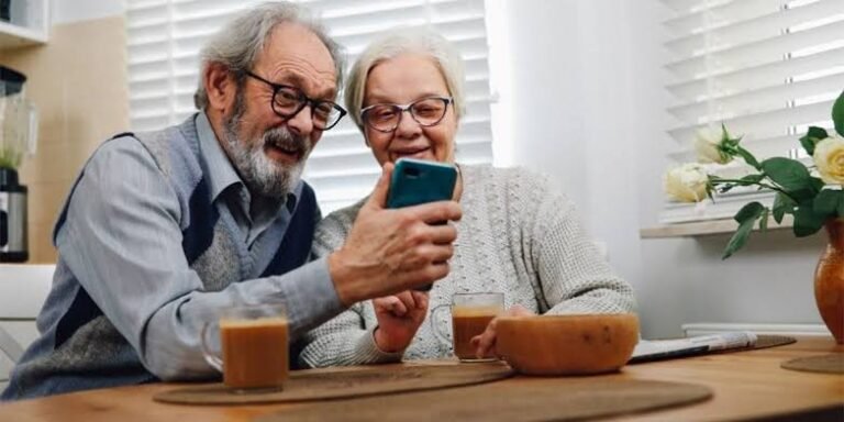 Simple & Smart: The Easiest Software for Seniors to Stay Connected, Organized, and Creative